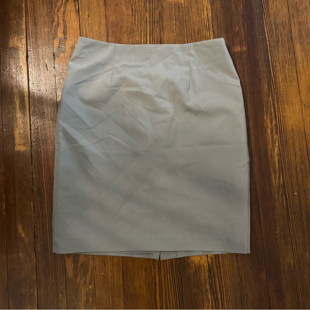 Forever 21 Contemporary Gray skirt